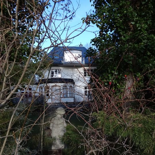 Villa mit Garten Max-Planck-Straße 38