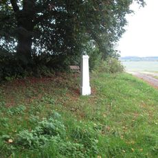 Kříž západně od Tlumačova u okraje lesa