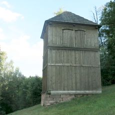 Dřevěná zvonice na evangelickém hřbitově v Libštátě