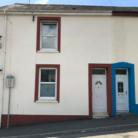 No 6 including railings and gate