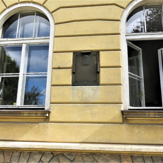 Pamětní deska Václava Záruby ns budově radnice v Čelákovicích