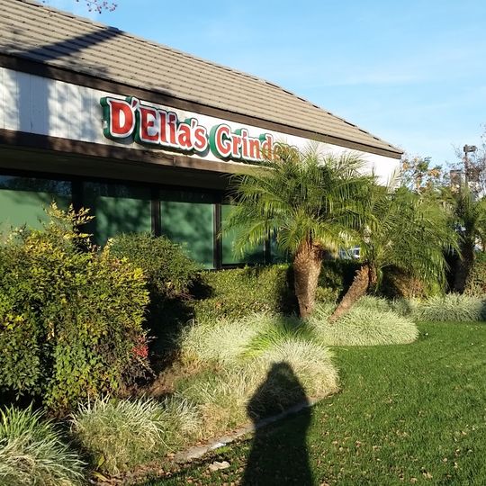 D'Elia's Grinders