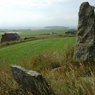 Stanerandy,mound and two standing stones 100m SSE of Little Favel