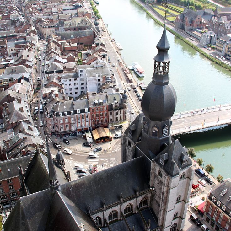 Iglesia Colegiata de Dinant