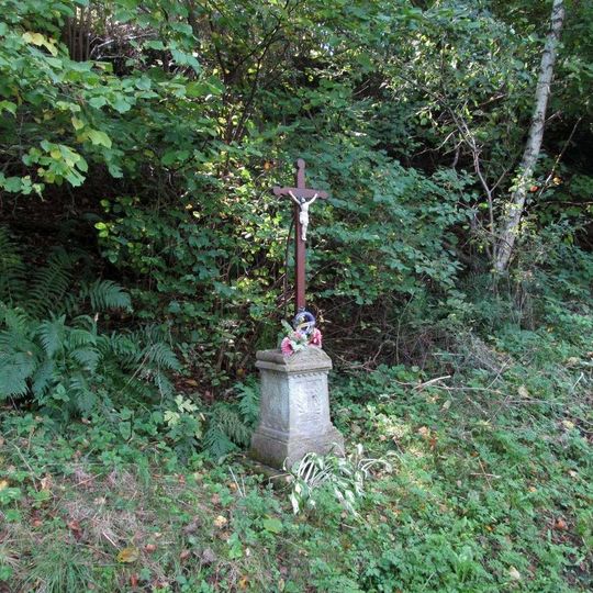 Kříž východně od Křečova ve svahu
