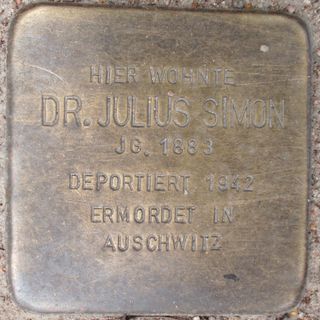 Stolperstein dedicated to Julius Simon