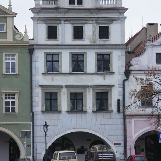 Mírové náměstí 12