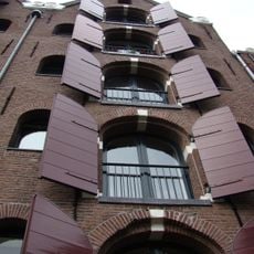 Pakhuis met puntgevel