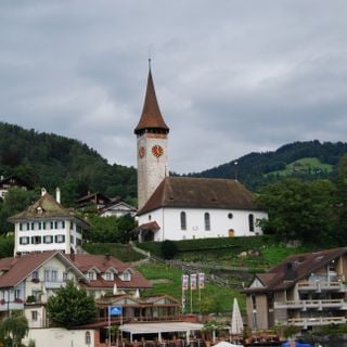 Reformierte Kirche mit Pfarrhaus in Hilterfingen