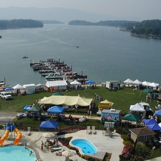 Smith Mountain Lake