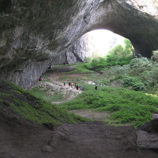 Devetashka cave