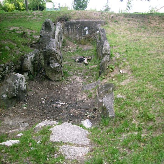 Allée couverte du cimetière aux Anglais
