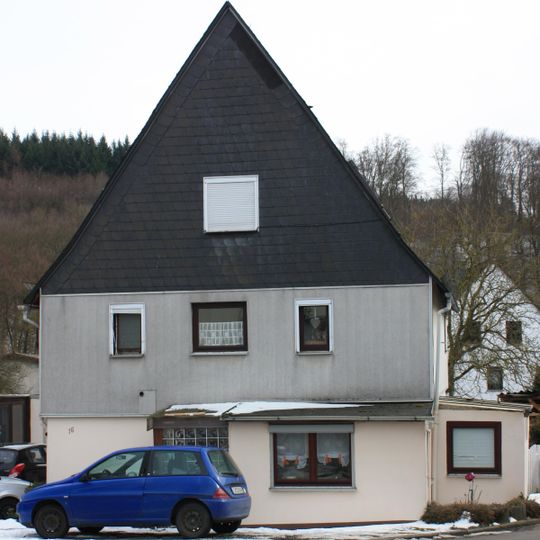 Schulstraße 16