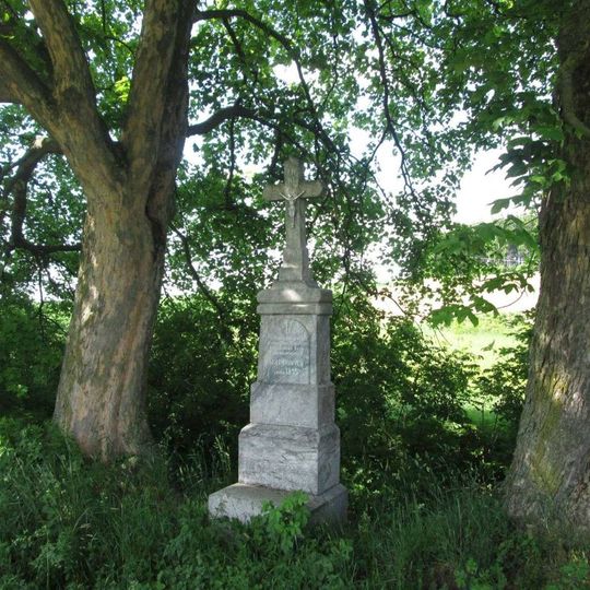 Kříž západně od Milčic