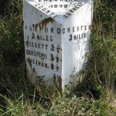 Milepost, SE of Belgrave Bridge, A483 roundabout