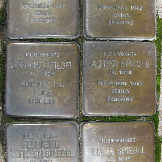 Stolperstein en memoria de Alfred Spiegel