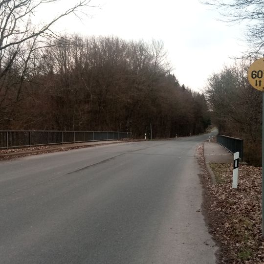 Straßenbrücke