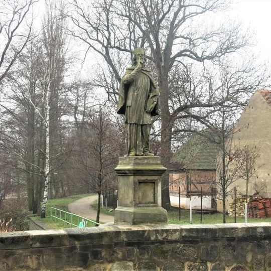 Socha svatého Jana Nepomuckého na mostě v Královicích