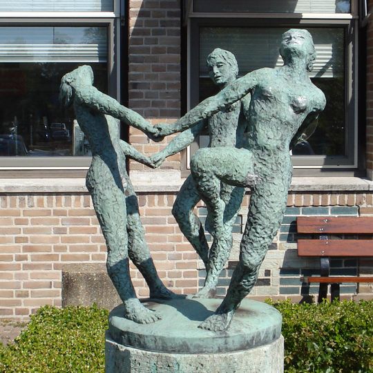 Drie reidansende vrouwen