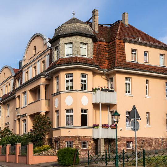 Doppelmietshaus in offener Bebauung Schulstraße 11; 13