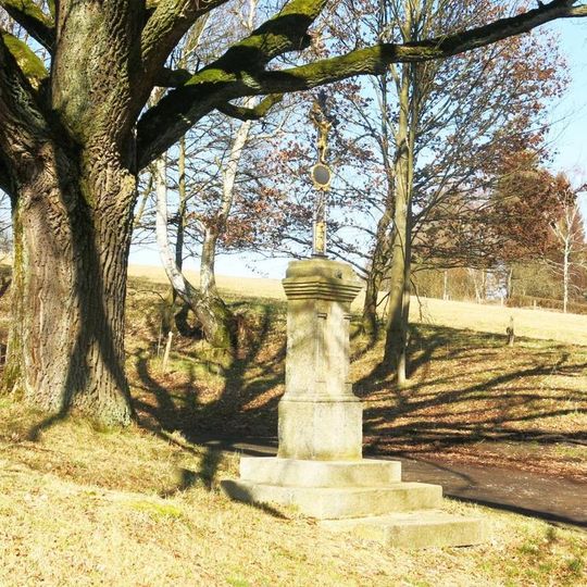 Kříž u silnice naproti domu 126 v Horní Poustevně