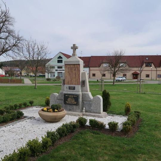 Pomník padlým v Trhových Dušníkách