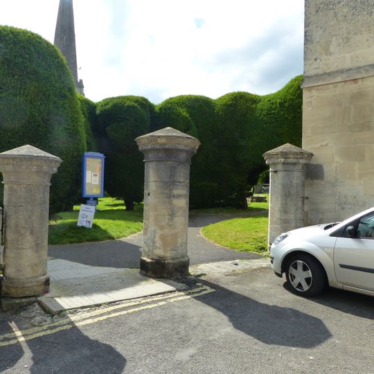 Gatepiers to churchyard of Church of St Mary