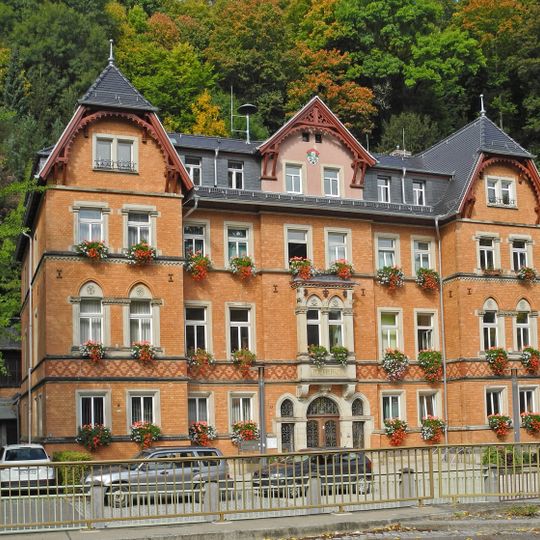 Villa „Sanitas“, Erweiterungsgebäude und Turnhalle Schillerstraße 5