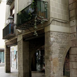 Porxada de la plaça Sant Agustí Vell