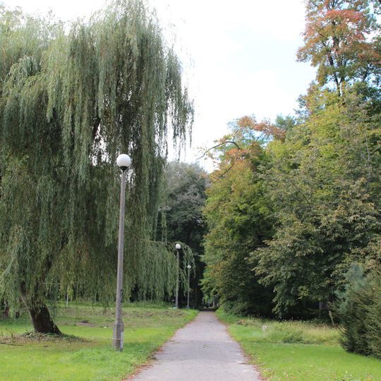 Park z aleją wjazdową