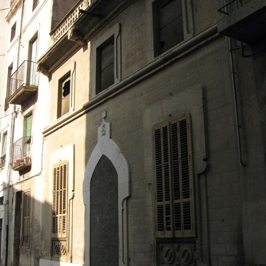Casa al carrer Olot, 4