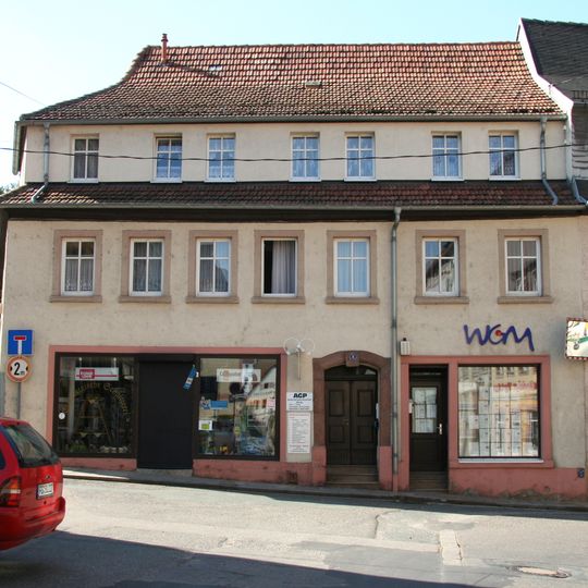 Wohnhaus in Ecklage und geschlossener Bebauung