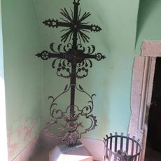 Kříž u vchodu do Městské šatlavy v Pelhřimově