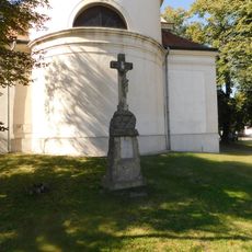 Kříž u kostela svatého Jakuba Většího v Kounicích