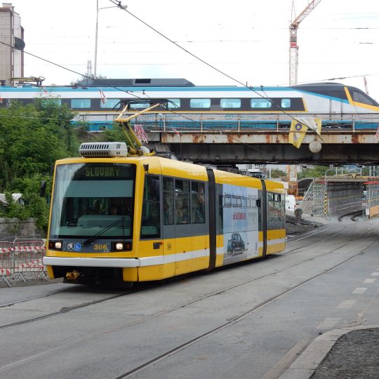 Jižní železniční most přes Mikulášskou ulici v Plzni