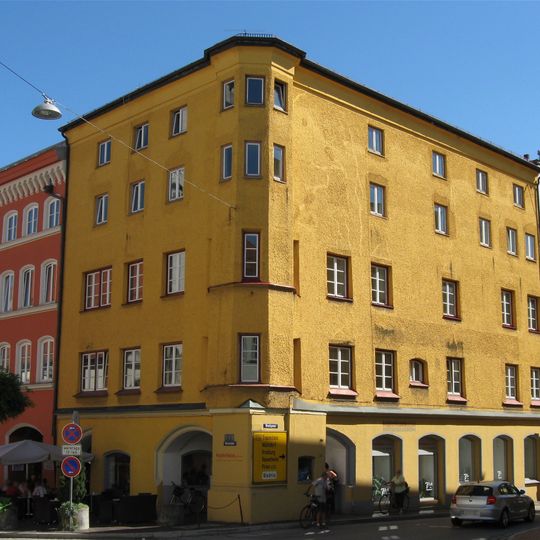 Wohn- und Geschäftshaus