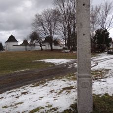Boží muka u cesty do Starého Dvora