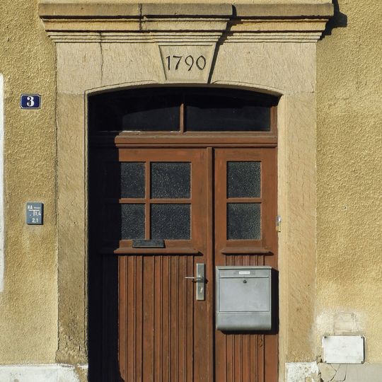 Türstock mit Schlussstein Luchauer Straße 3