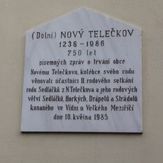 Pamětní deska 750 let Nového Telečkova