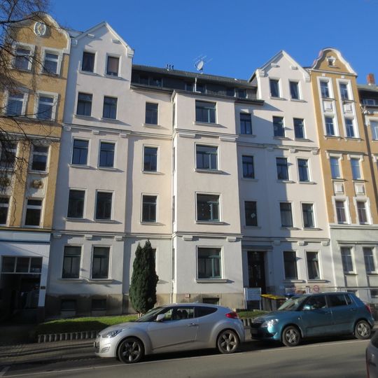 Mietshaus in geschlossener Bebauung mit Vorgarten Zeißstraße 7