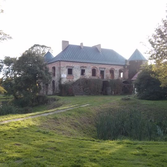 Fortified manor house in Modliszewice