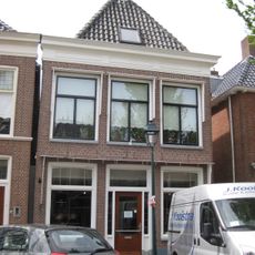 Pand met lijstgevel, dakschild en topschoorsteen