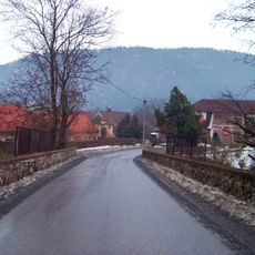 Kamenný most přes trať v Černošicích