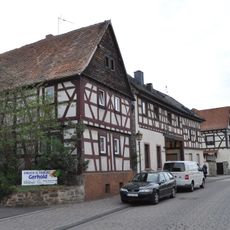 Giebelständiges, zweigeschossiges Fachwerkhaus