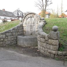 Kašna na nádvoří johanitské komendy v Českém Dubu