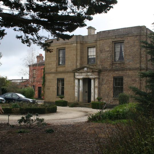 Lunan House