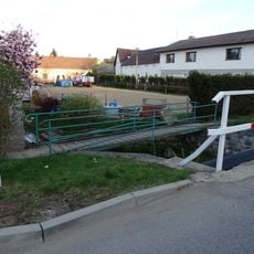 Lávka chodníku u Hlavní ulice přes Osnický potok v Osnici