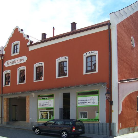 Wohn- und Geschäftshaus, sogenanntes Bernlochnerhaus