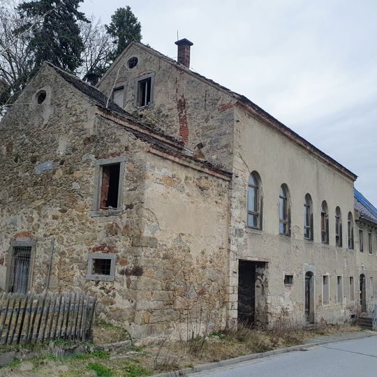 Gasthof Hauswalde mit Saalanbau sowie Wohnhaus mit Laden Ohorner Straße 2