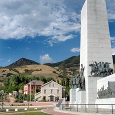 Monumento Este es el lugar